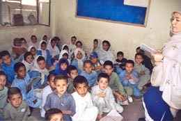 Schulklasse in Pakistan (c) Elizabeth Neuenschwander