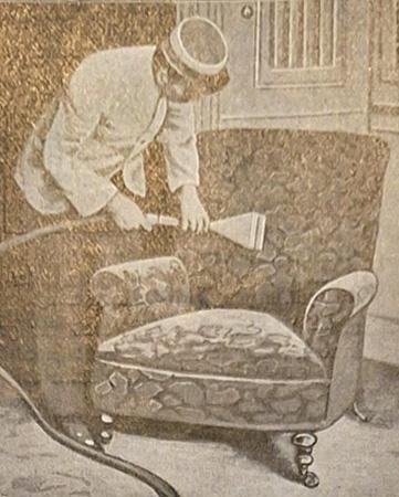 Reinigung von Möbeln mit Staubsaug-Apparat, vermutlich erfunden von Hubert Cecil Booth 1903_erster Staubsauger